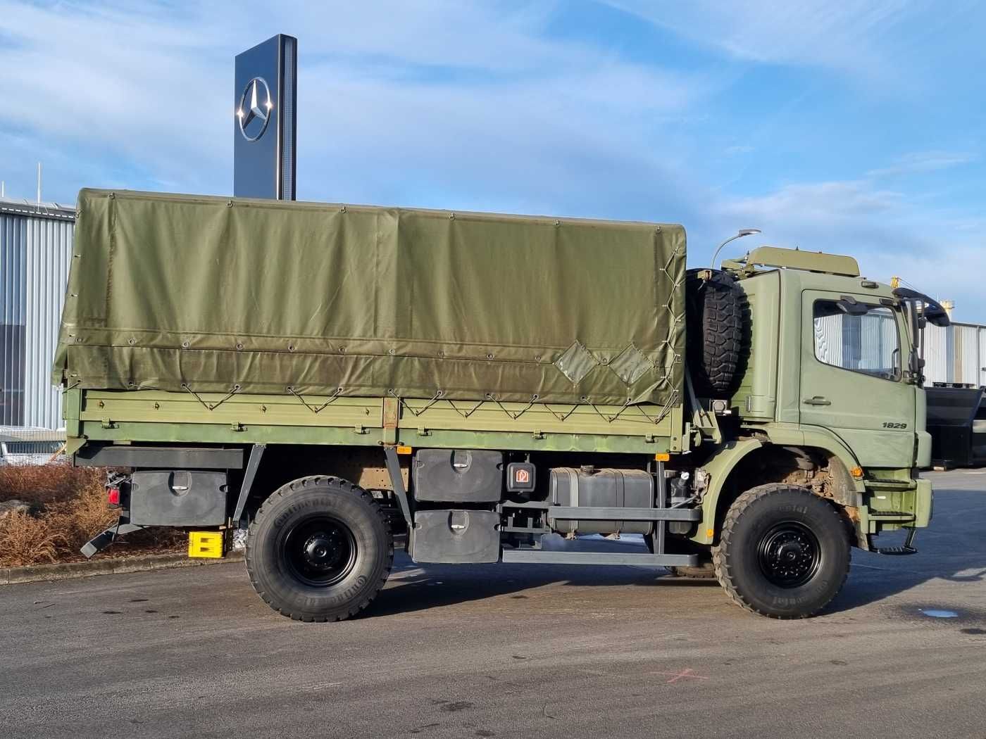 Fahrzeugabbildung Mercedes-Benz Axor 1829 A 4x4 Pritsche/Plane 10 Stück