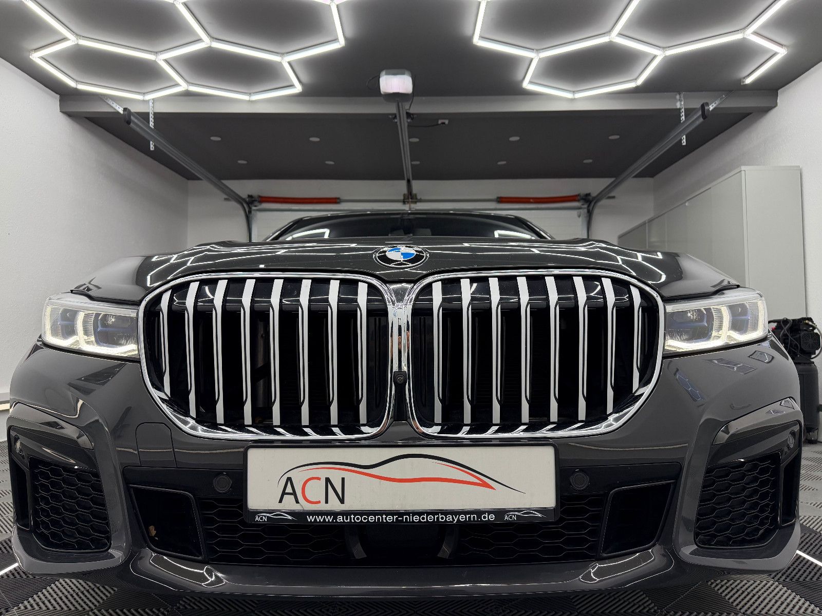 Fahrzeugabbildung BMW 740 d xDrive M SPORT/LASER/HuD/ACC/AHK/LIVE PLUS