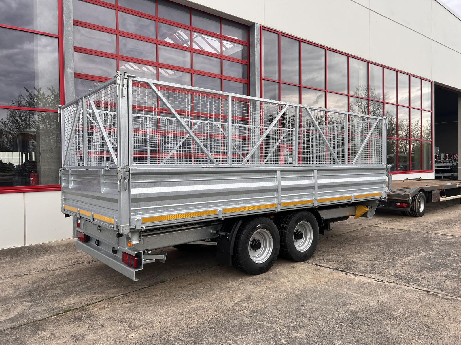 Möslein  Kipper Tieflader, Breite Reifen, 5,70 m lang-- 