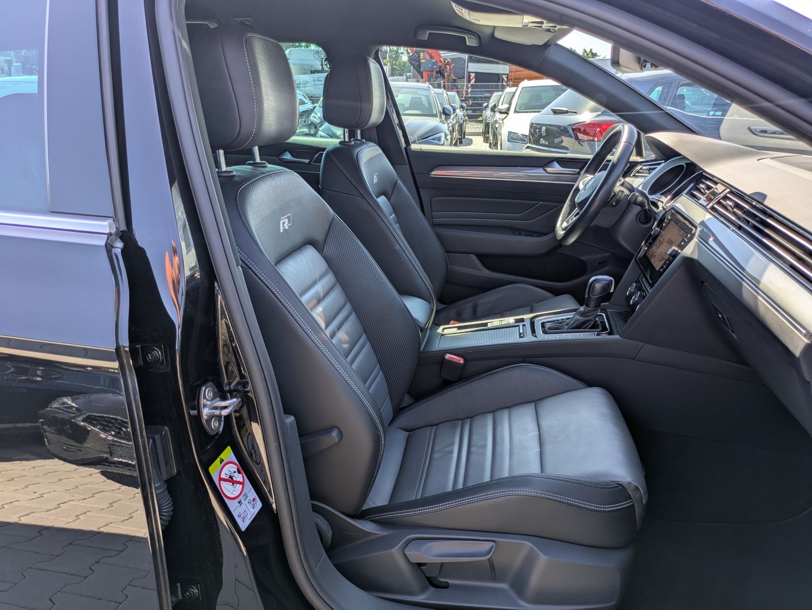 Fahrzeugabbildung Volkswagen Passat 2.0 TDI DSG R-Line 2x 4Motion LEDER*LED