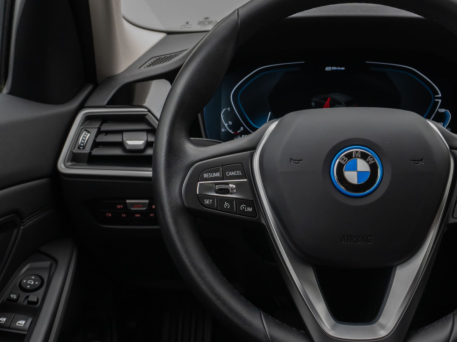 Fahrzeugabbildung BMW 320e Kamera Leder DAB Alarm DrivAssistent Sport