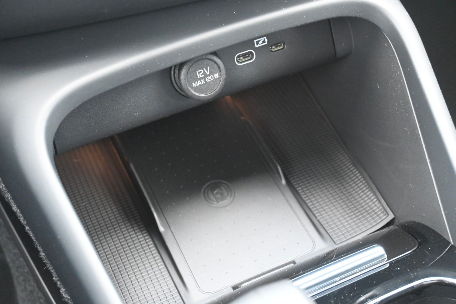 Fahrzeugabbildung Volvo XC40 B4 DKG Ultra Dark*PANO*360°*ACC*AHK