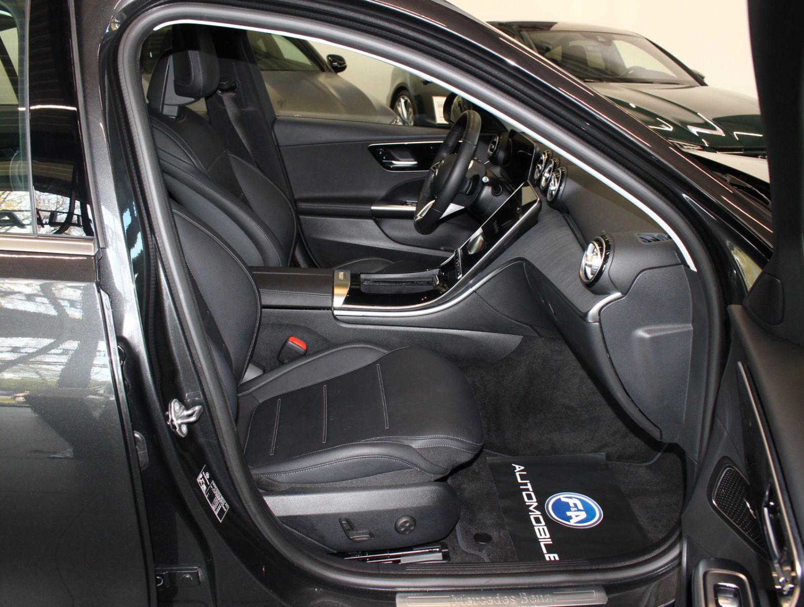Fahrzeugabbildung Mercedes-Benz C 220 d Avantgarde*HUD*Kamera*1.Hand