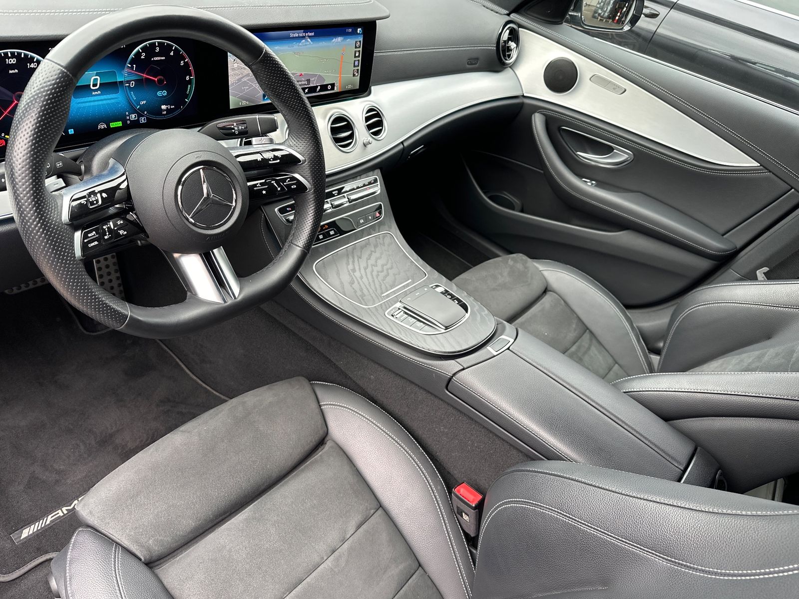 Fahrzeugabbildung Mercedes-Benz E 300de T AMG Line NAV+LED+ACC+KAMERA+HUD+AHK+PP