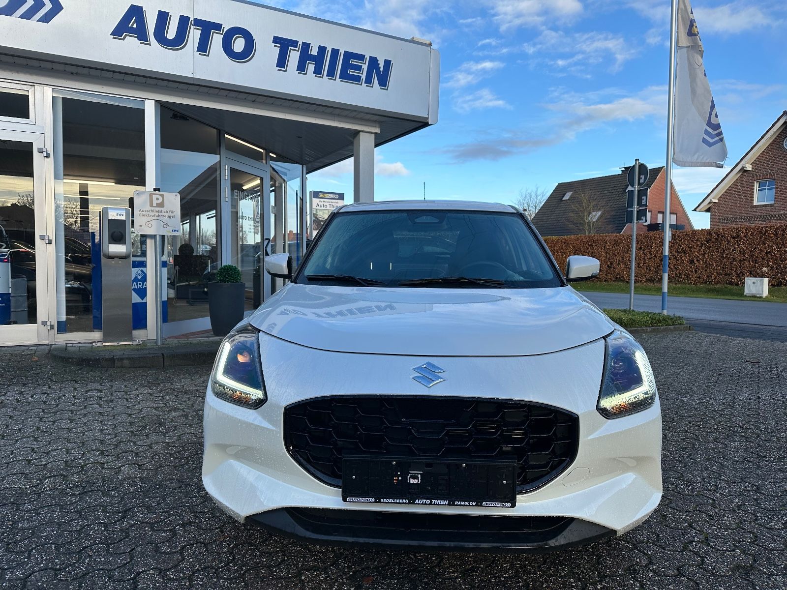 Fahrzeugabbildung Suzuki Swift 1.2 Dualjet Hybrid Comfort+ ACC/Navi/LED