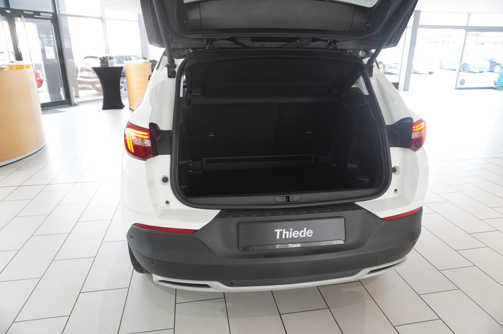 Fahrzeugabbildung Opel Grandland 1.5D ELEGANCE NAVI/LED/KAMERA/SPORT/SH