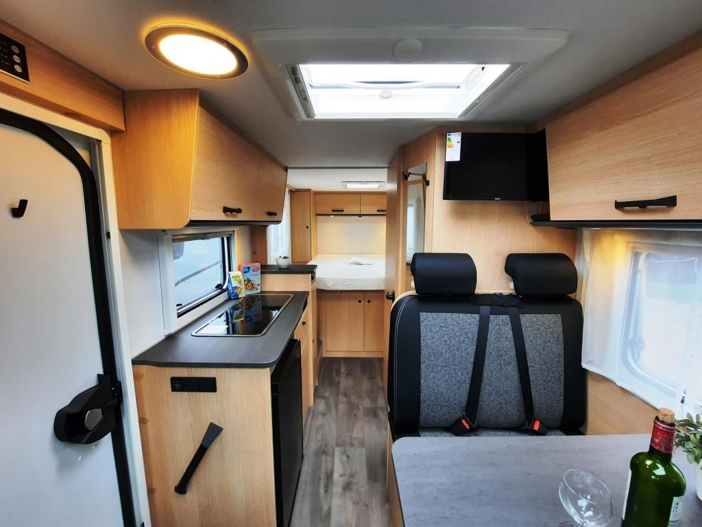Fahrzeug Übersicht 6 Fahrzeugabbildung Sunlight V 69 Verfüg./Sparen Sie 8.777,- €