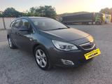 Opel Astra Sw 2012---1.4 Benzina GPL - Opel Astra mit LPG-Antrieb: Kombi
