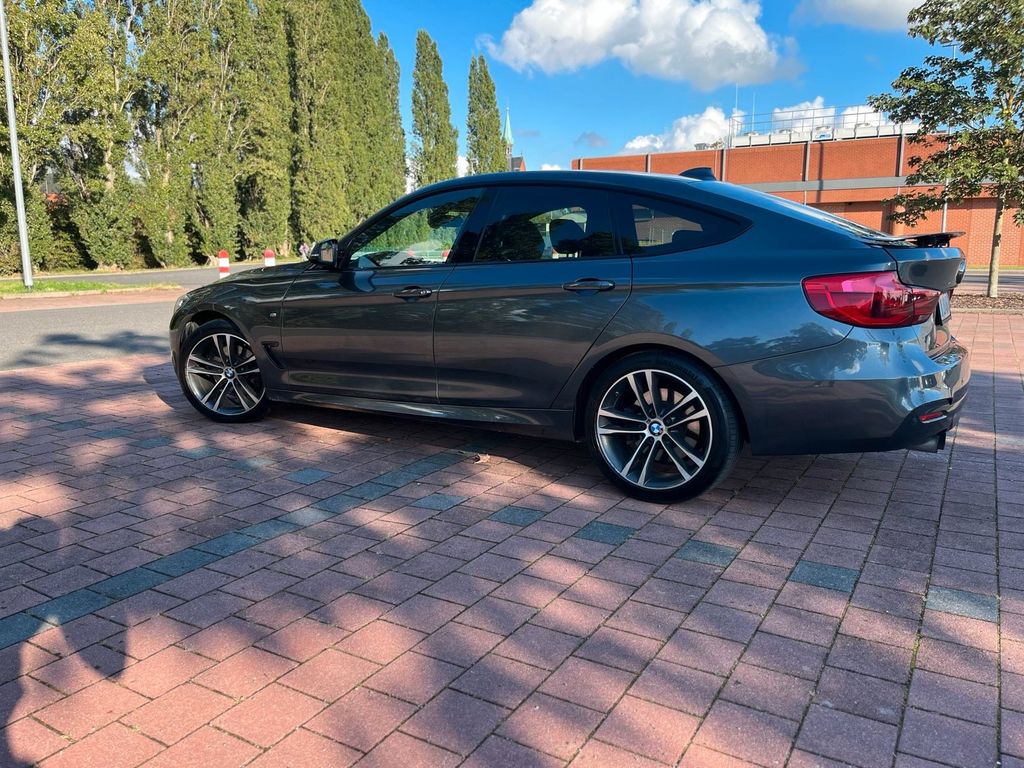 Image of BMW 330