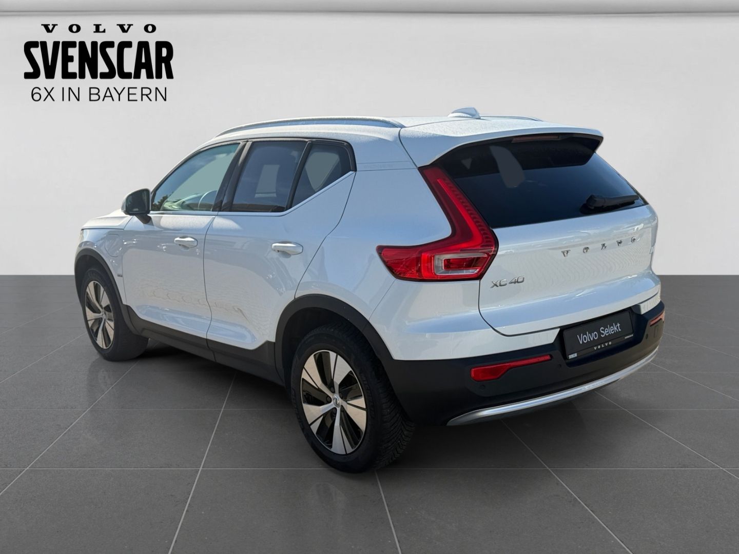 Volvo XC40 Core Recharge Plug-In Hybrid 2WD StandHZG D imagem 3