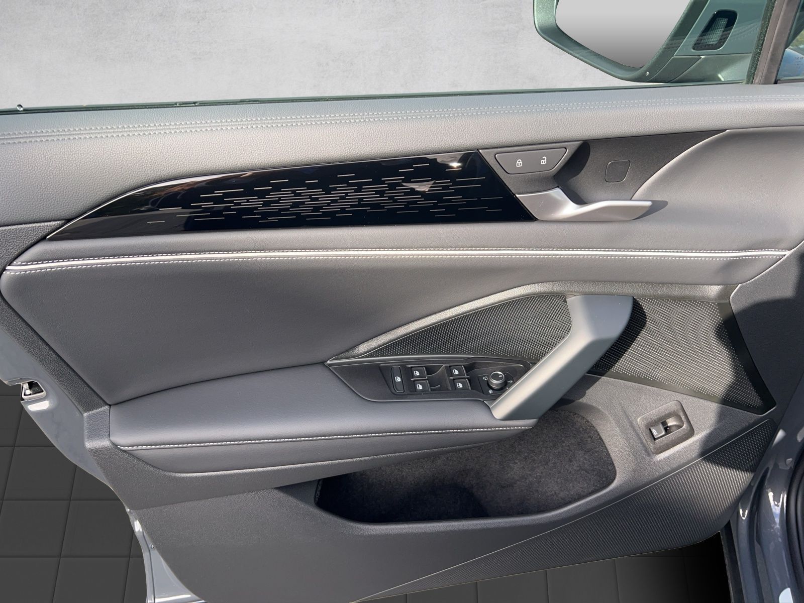 Tayron Elegance 1.5 eTSI DSG AHK*Navi*ACC*