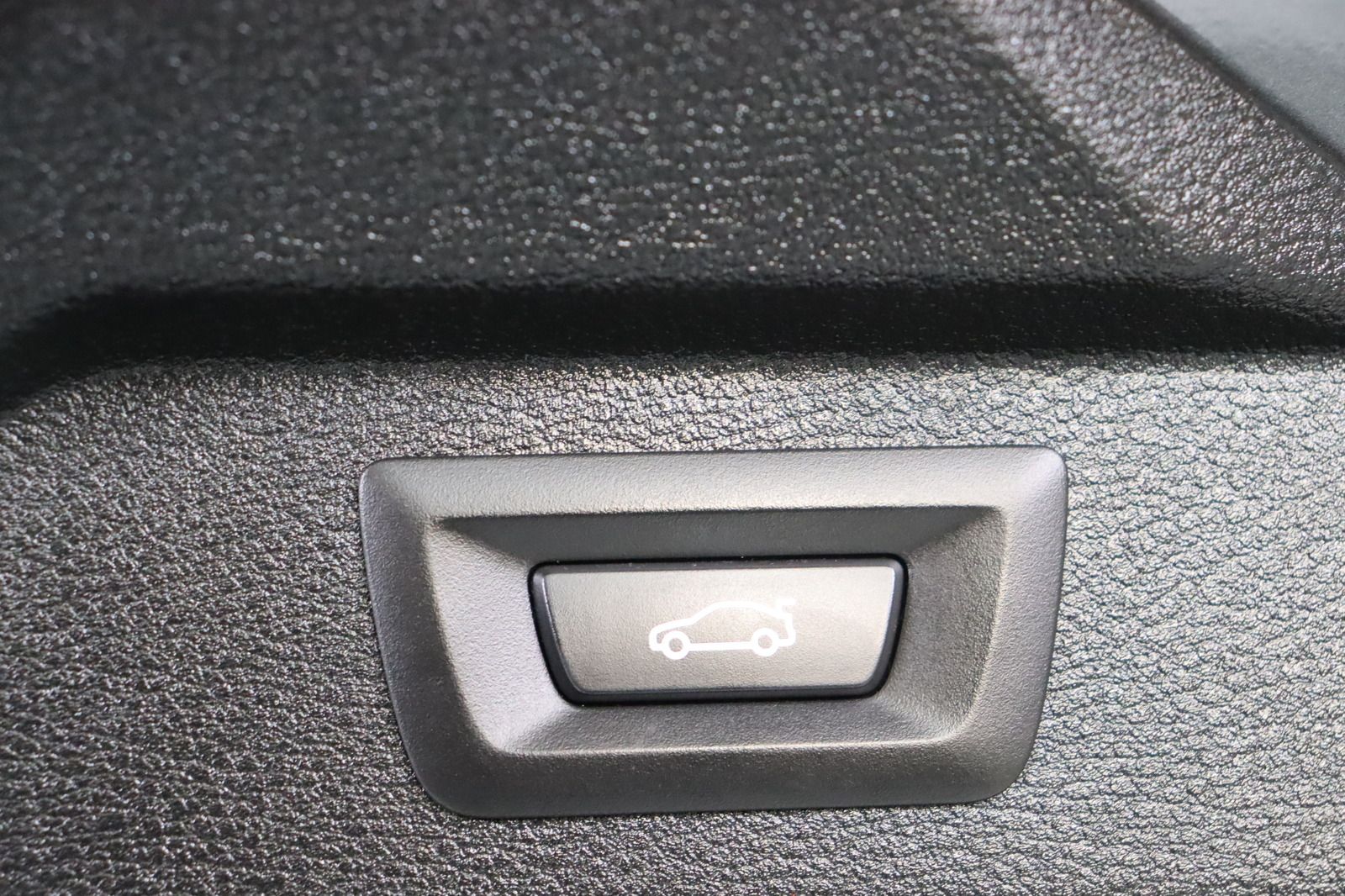 Fahrzeugabbildung BMW X5 xDrive30d * HUD* Pano * Memory * RFK *