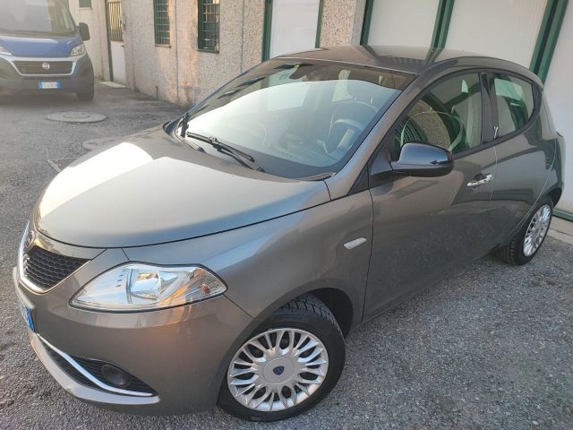 Lancia Ypsilon 1.2 BENZINA 5 PORTE NEOPATENTATI 