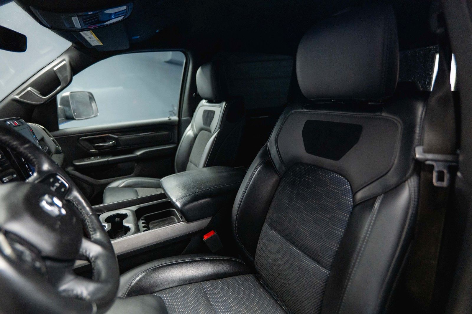 Fahrzeugabbildung Dodge RAM 5.7 V8 HEMI 4x4 Built to Serve LONG AxleLock