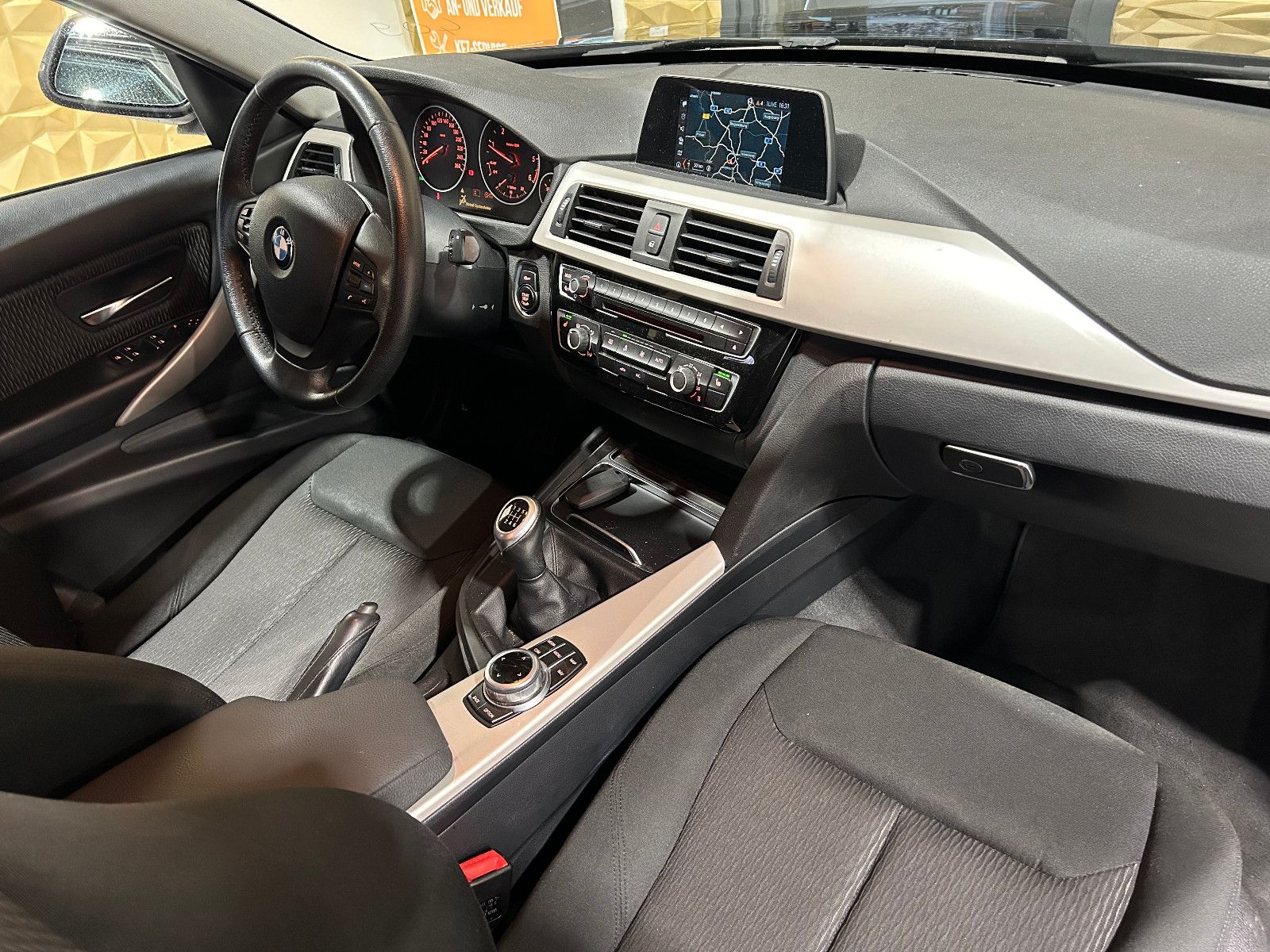Fahrzeugabbildung BMW 318 d Advantage/NAVI7TEMPOMAT/SHZ/PDC/KLIMA