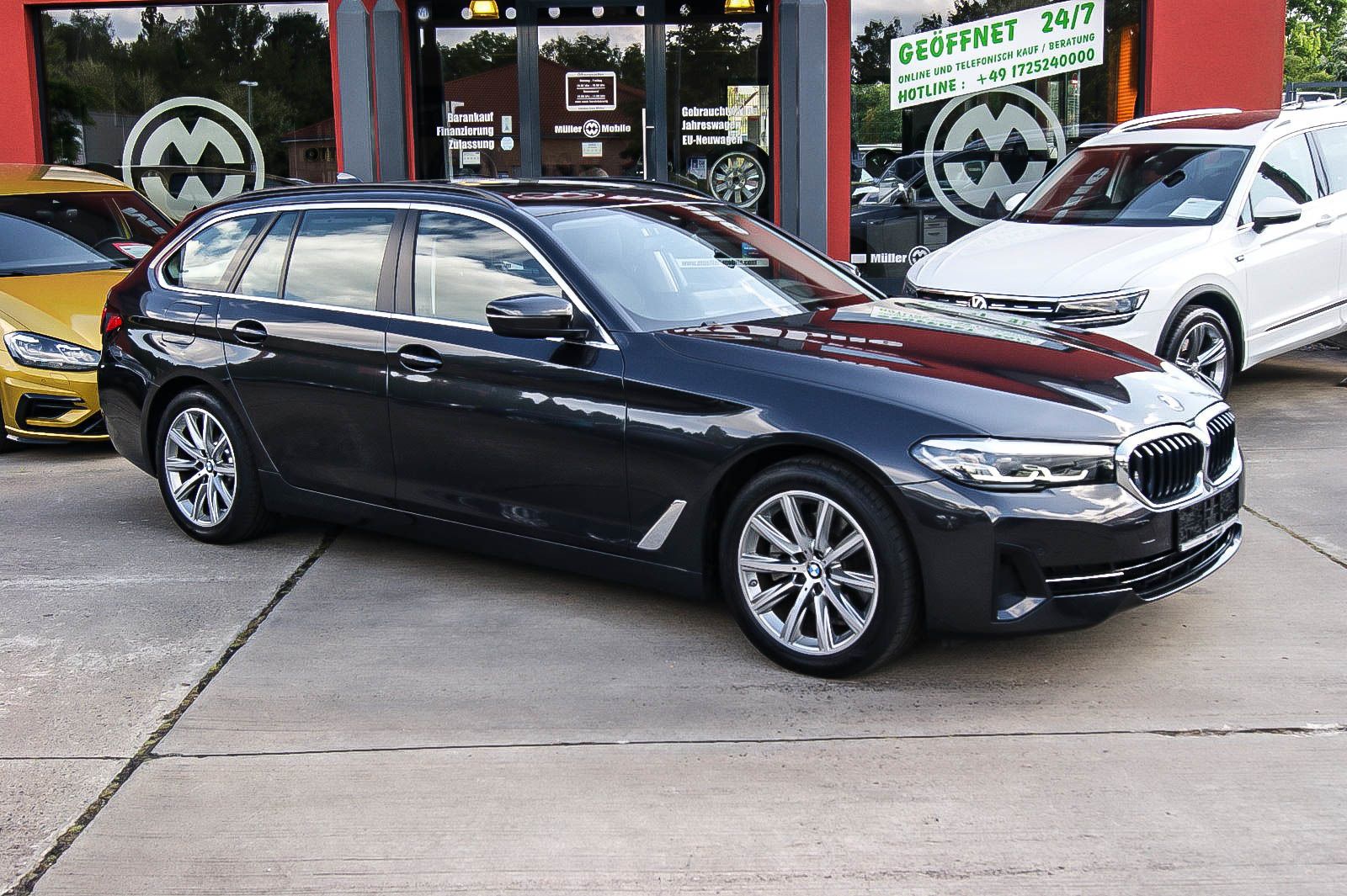 Fahrzeugabbildung BMW 520 d Touring LEDER HEADUP PANORAMA KEYLESS