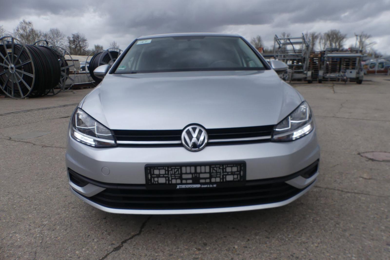 Volkswagen Golf VII 1.6 TDI Trendline Lim*LED*Navi*1Hand*