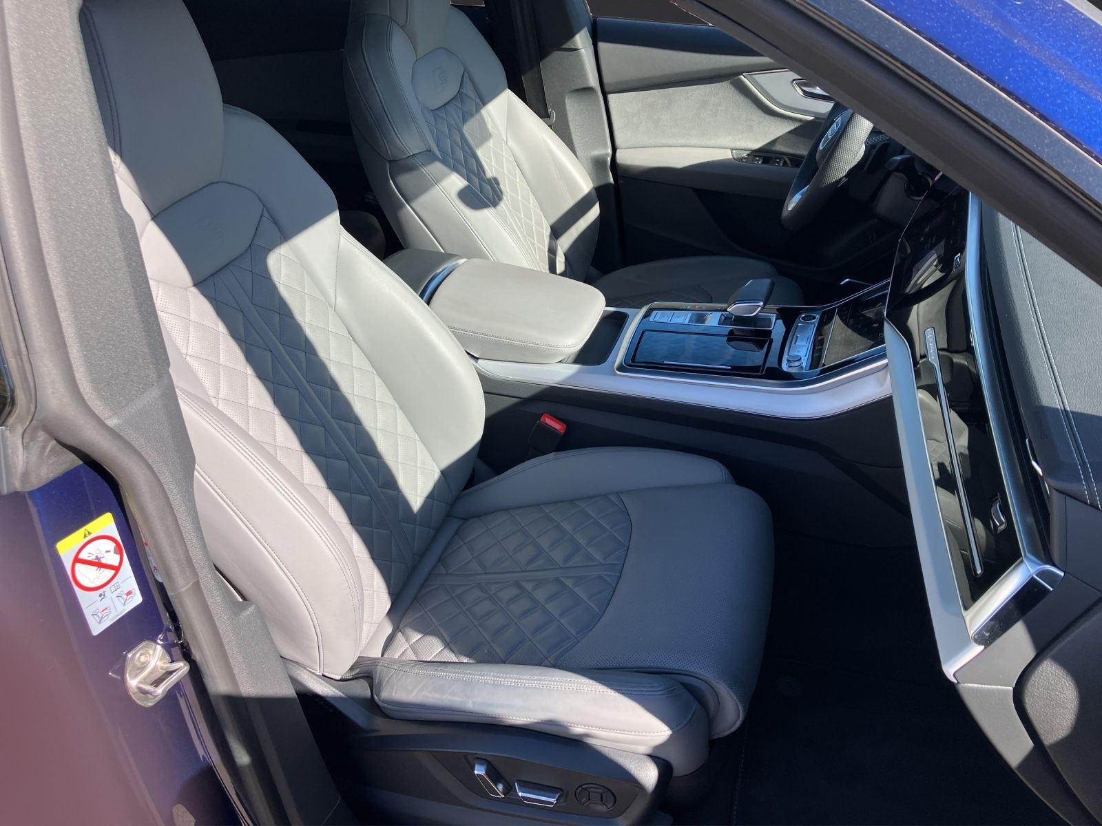 Fahrzeugabbildung Audi Q8 55 TFSI e quattro HD MATRIX AHZV PANO Luft AH