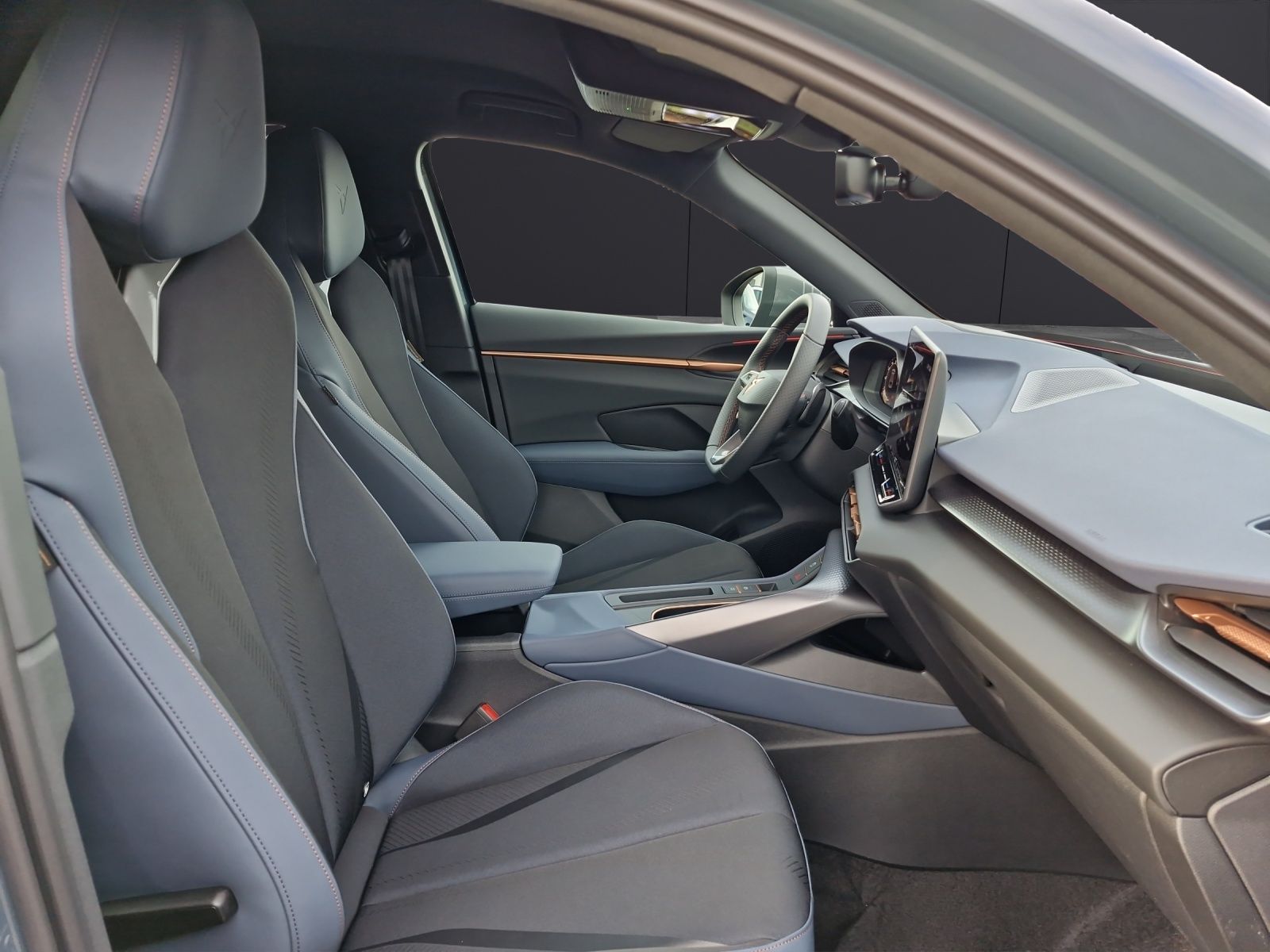 Fahrzeugabbildung CUPRA Terramar 1.5 eTSI DSG ACC AHK KAMERA