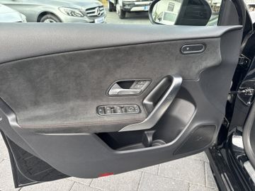 Bild 15 Mercedes-Benz A 180 A180 AMG LED Kamera MBUX PDC Teilleder