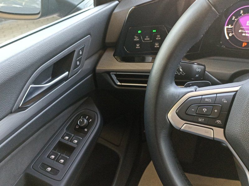 Fahrzeugansicht 9 Fahrzeugabbildung Volkswagen Golf VIII 1.5 eTSI Style DSG MATRIX-LED+KAMERA+