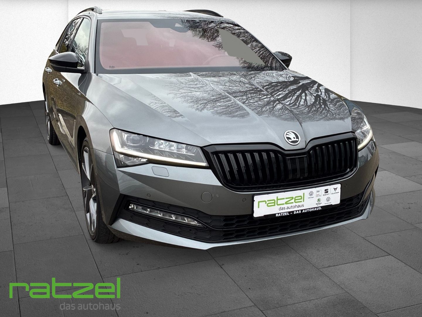 Fahrzeugabbildung SKODA Superb Combi Sportline 2.0 TDI T-Leder Navi AHK