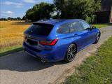 BMW 330i Touring M Sport, Pano/Laser/AHK/DAP - blaue BMW 330