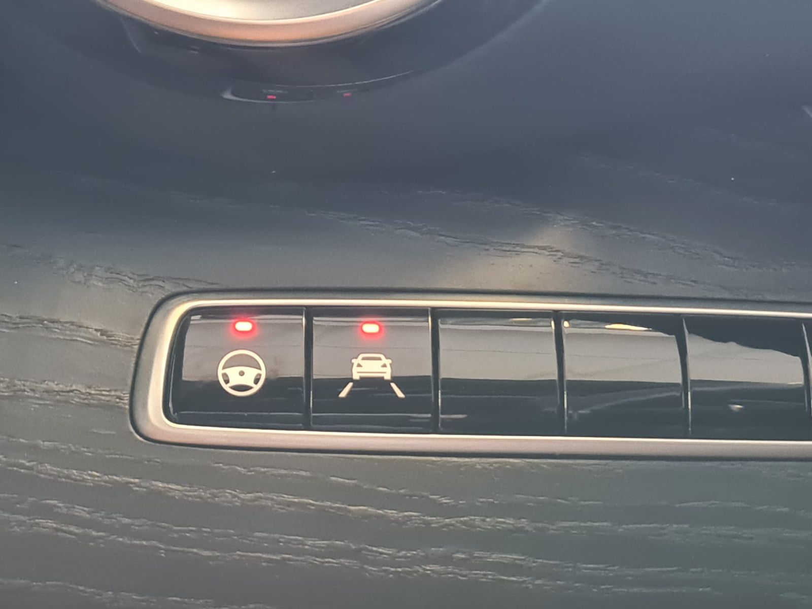 Fahrzeugabbildung Mercedes-Benz E 400 T-Modell 4Matic/ Multibeam / AHK / AMG