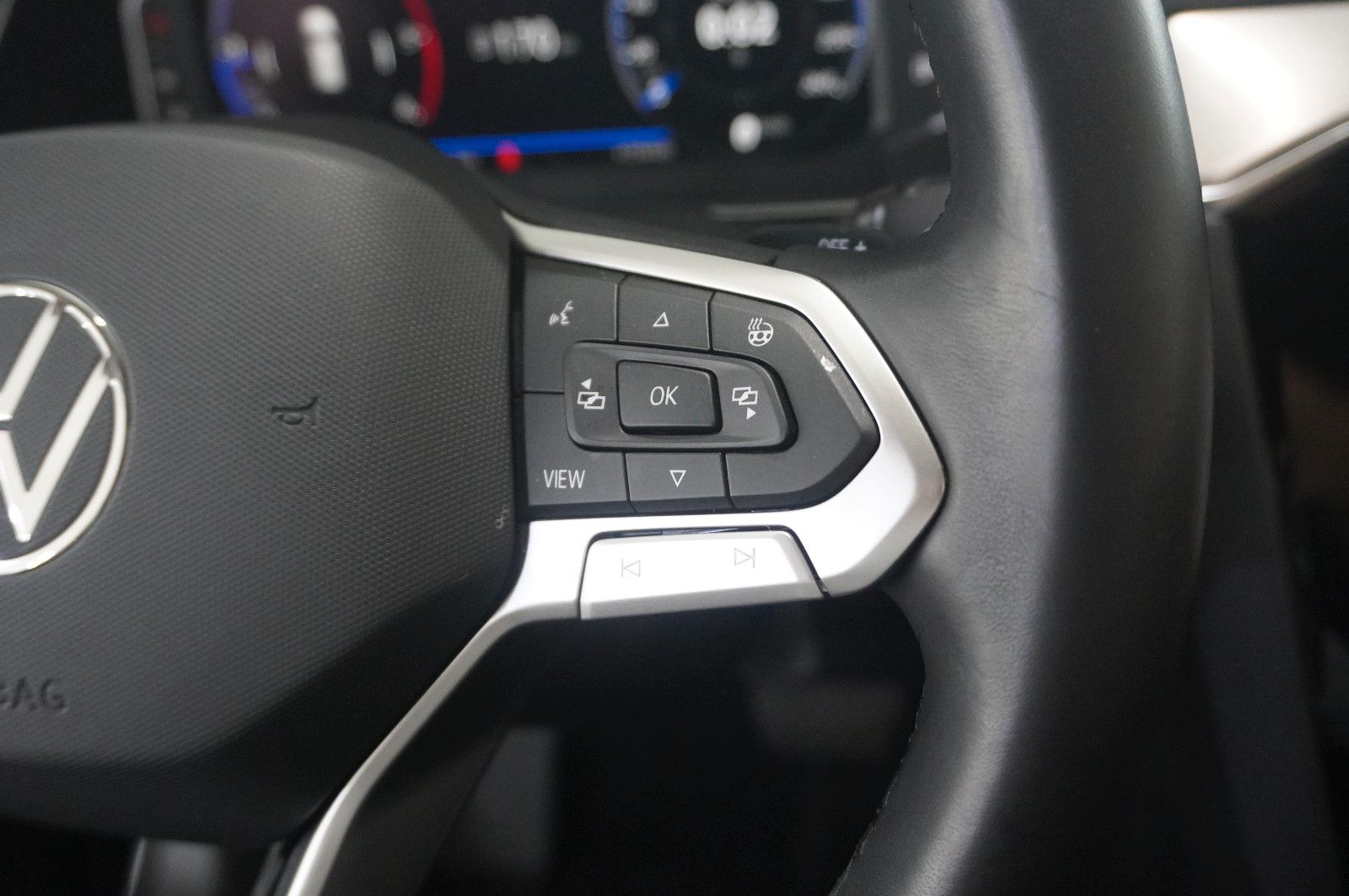 Fahrzeugabbildung Volkswagen Passat Vari. 2.0D R-LINE 4M NAVI/LED/KAMERA/AHK