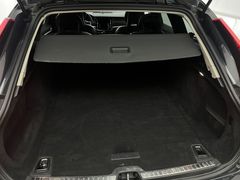 VOLVO V90 Cross Country D5 ALLRAD / 1.HD /235PS /B&W VOLVO V90 Cross Country D5 ALLRAD / 1.HD /235PS /B&W