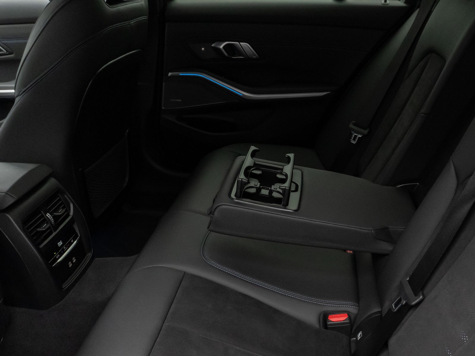 Fahrzeugabbildung BMW 330e M Sport Kamera DAB H/K CockPit+ Stop&Go 19"