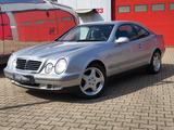 Mercedes-Benz CLK 320 1.HAND~RENTNERFAHRZEUG~AMG-17"~LEDER~XEN - Mercedes-Benz CLK 320: Sportwagen