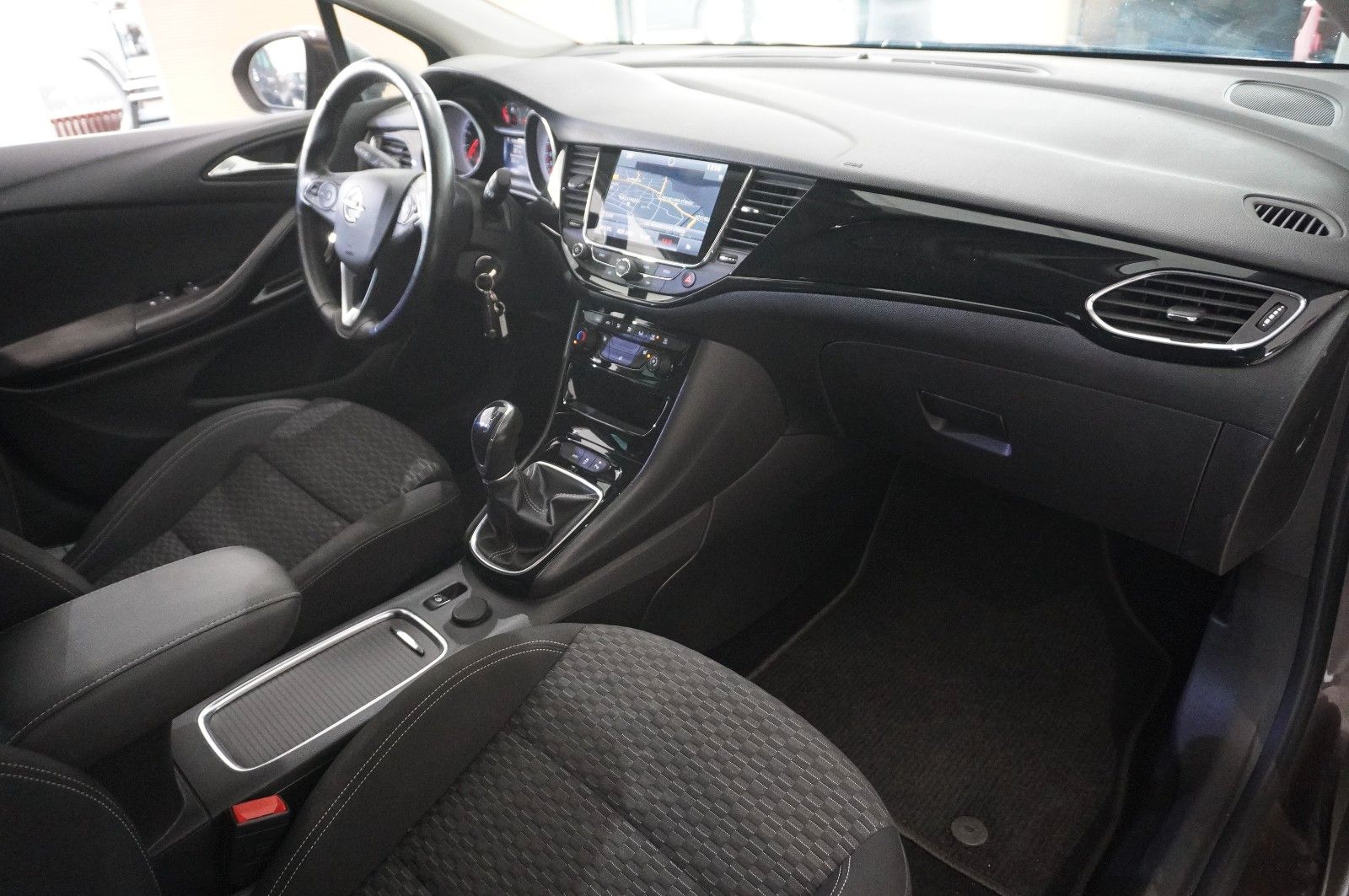 Fahrzeugabbildung Opel Astra K ST 1.4T ON NAVI/LED/KAMERA/SHZ/SPORT/PDC