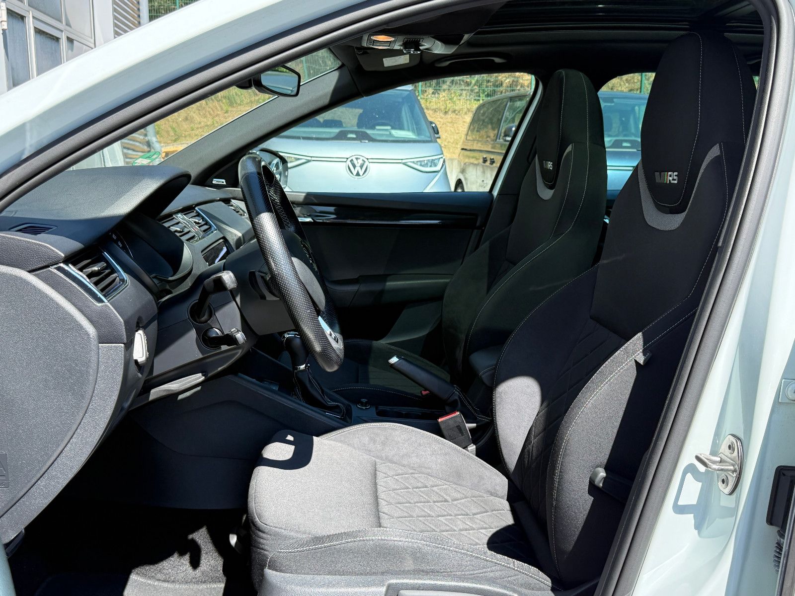 Skoda Octavia Combi RS DSG ACC LED Navi Pano Kam SHZ foto 12