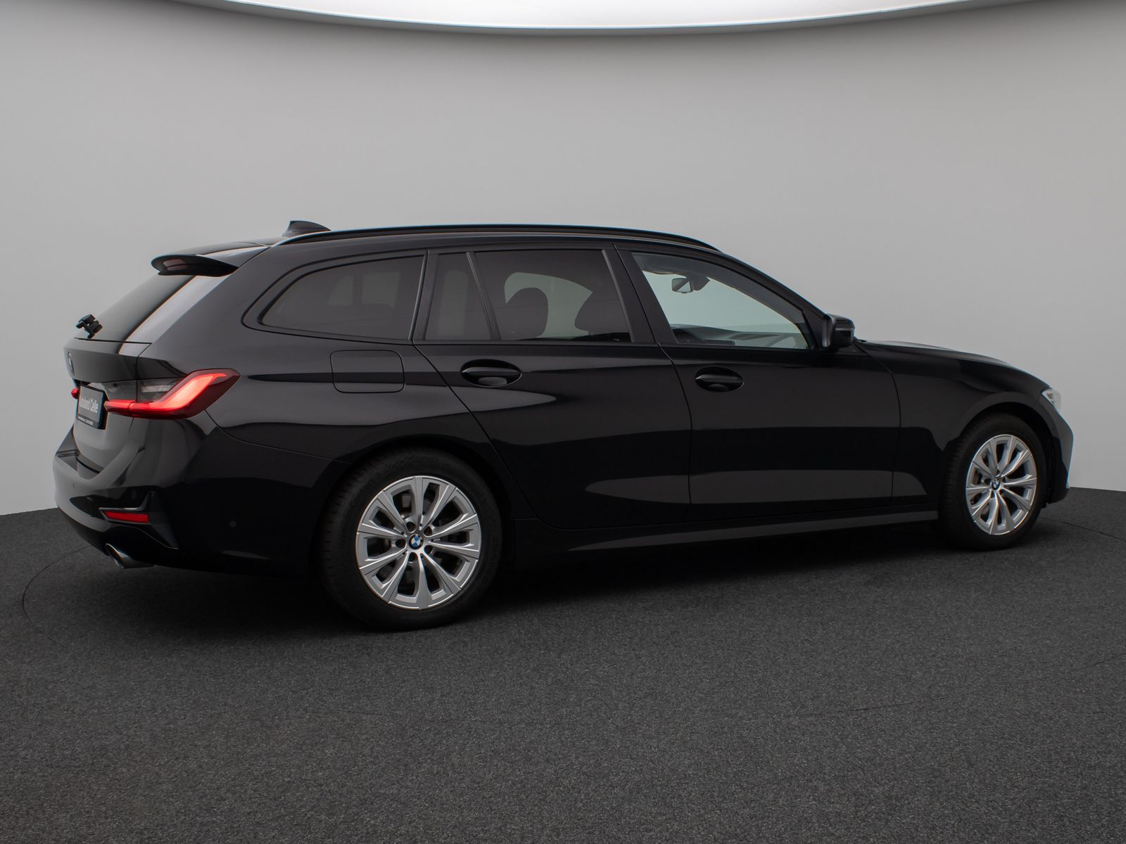Fahrzeugabbildung BMW 330d Panorama Kamera H/K DAB Komfort Alarm LED