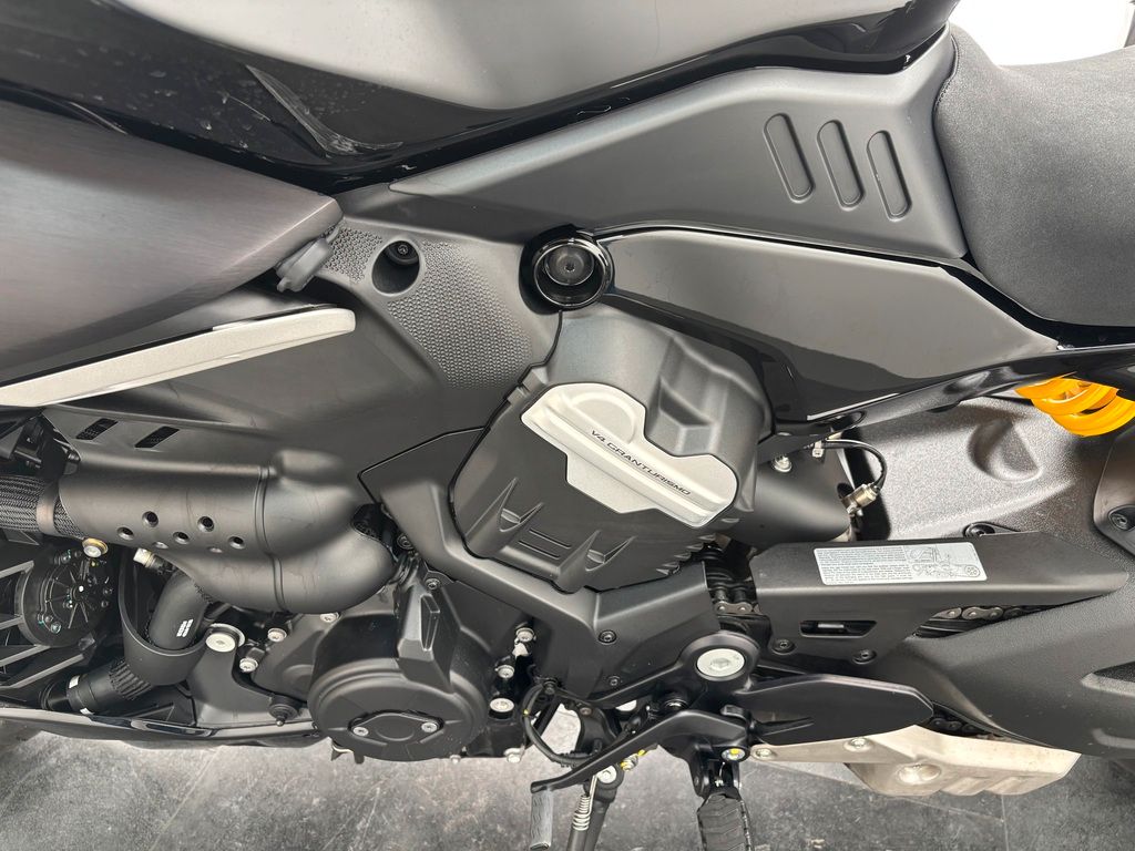Fahrzeugabbildung Ducati DIAVEL V4 *SEITL. KENNZEICHENHALTER *NEUWERTIG