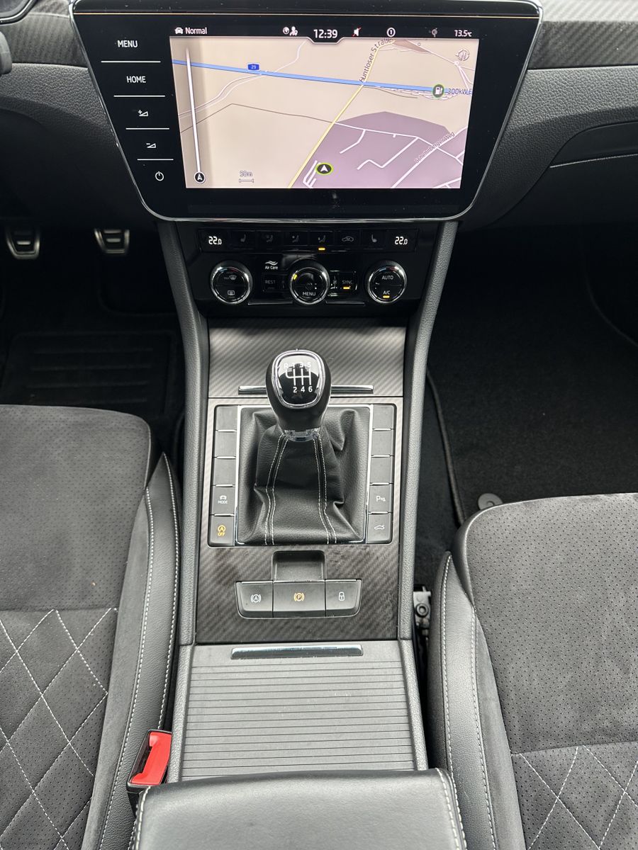 Fahrzeugabbildung SKODA Superb Combi 2.0 TDI Sportline NAV+LED+AHK+VCOCK
