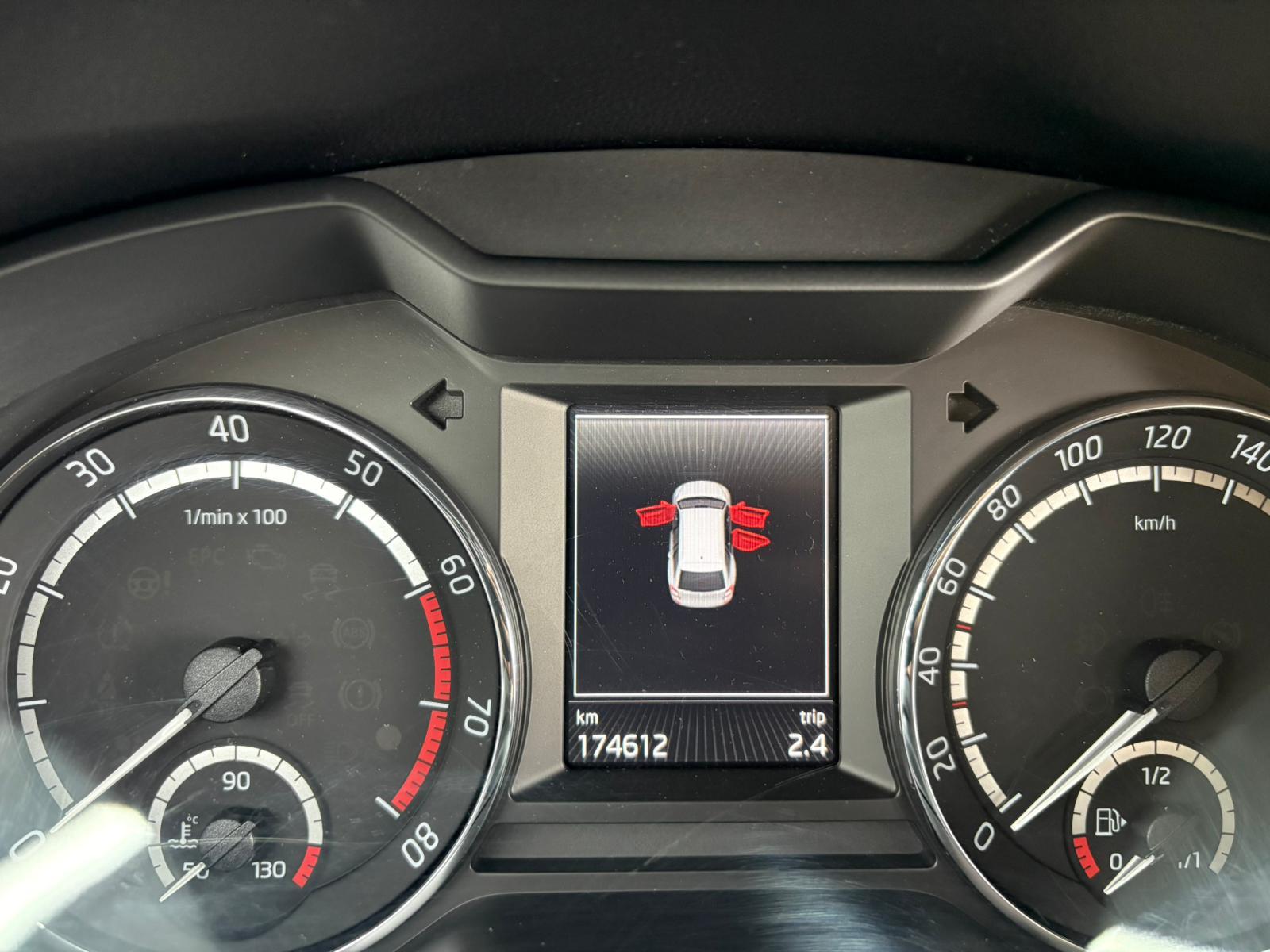 SKODA OCTAVIA COMBI RS 2.0 TSI 220ch BVM Pack sport Sièges chauffants Historique présent