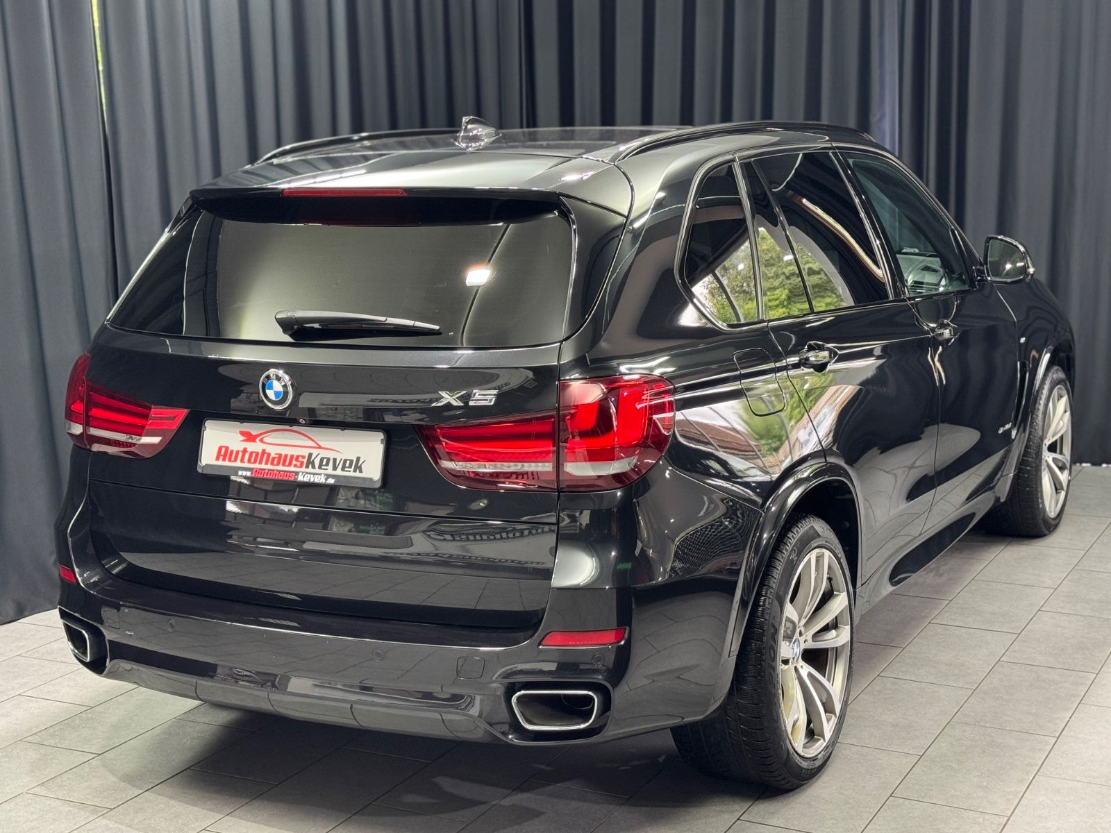 Fahrzeugabbildung BMW X5 40d xDrive|M-SPORT|PANO|7-SITZER|SOFT-CLOSE|