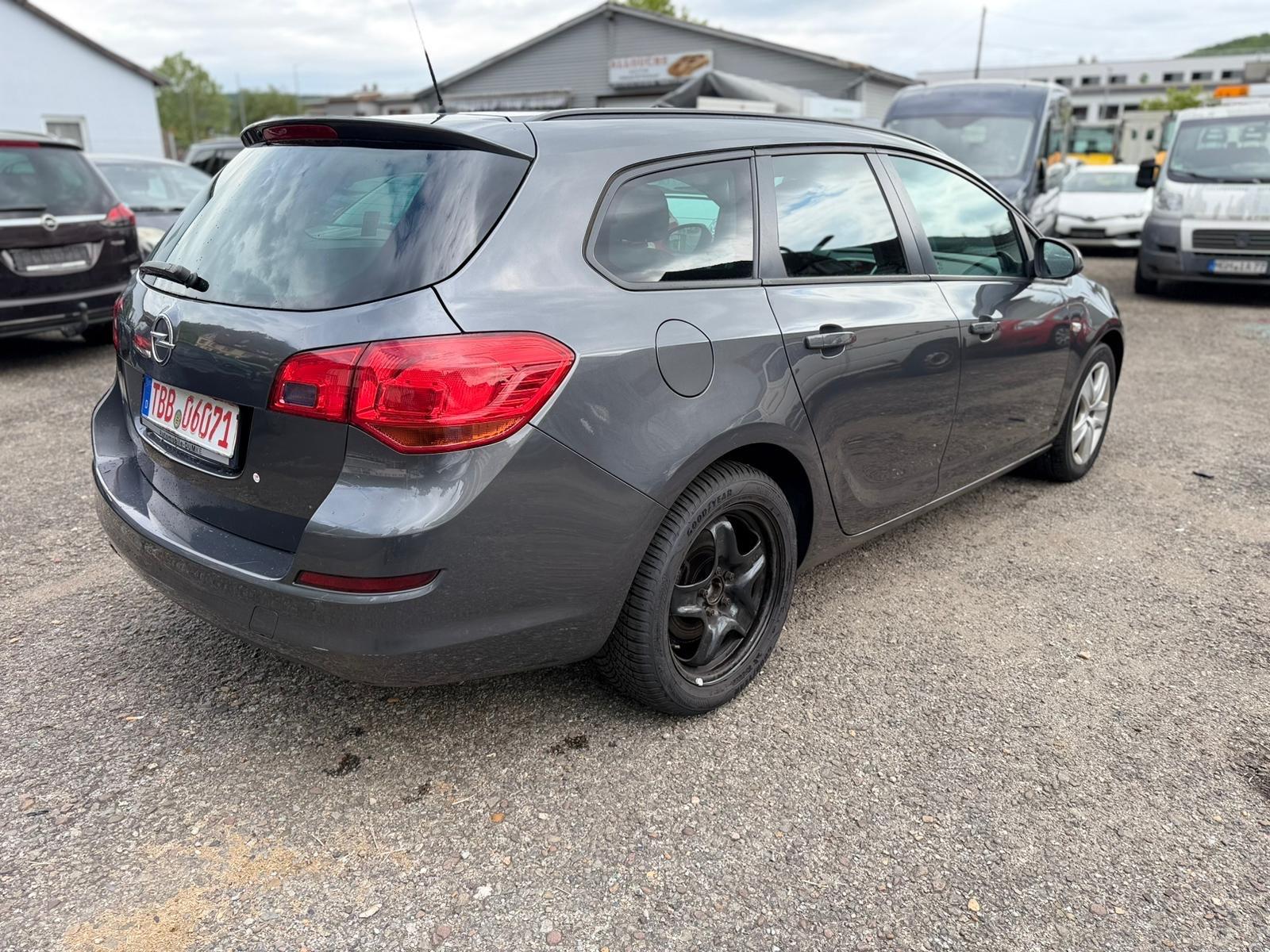 Opel Astra 2011 — engine 1.956 cm³, 160 HP (118kW)