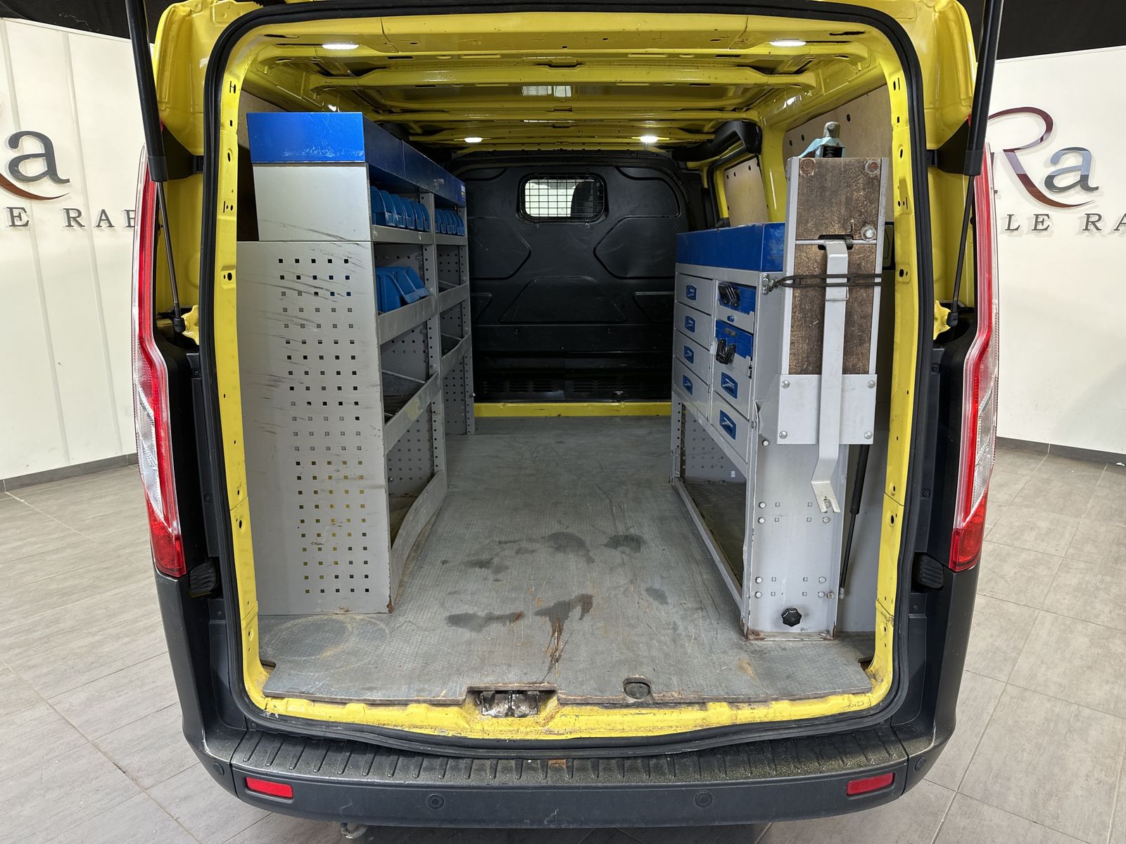 Fahrzeugabbildung Ford Transit Custom 320 L2 TEMPOMAT+SORTIMO+1HD+PP