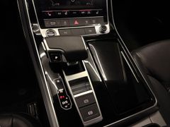 AUDI Q8 55 TFSI quattro LENKRAD-,SITZHZG AHK HEADUP