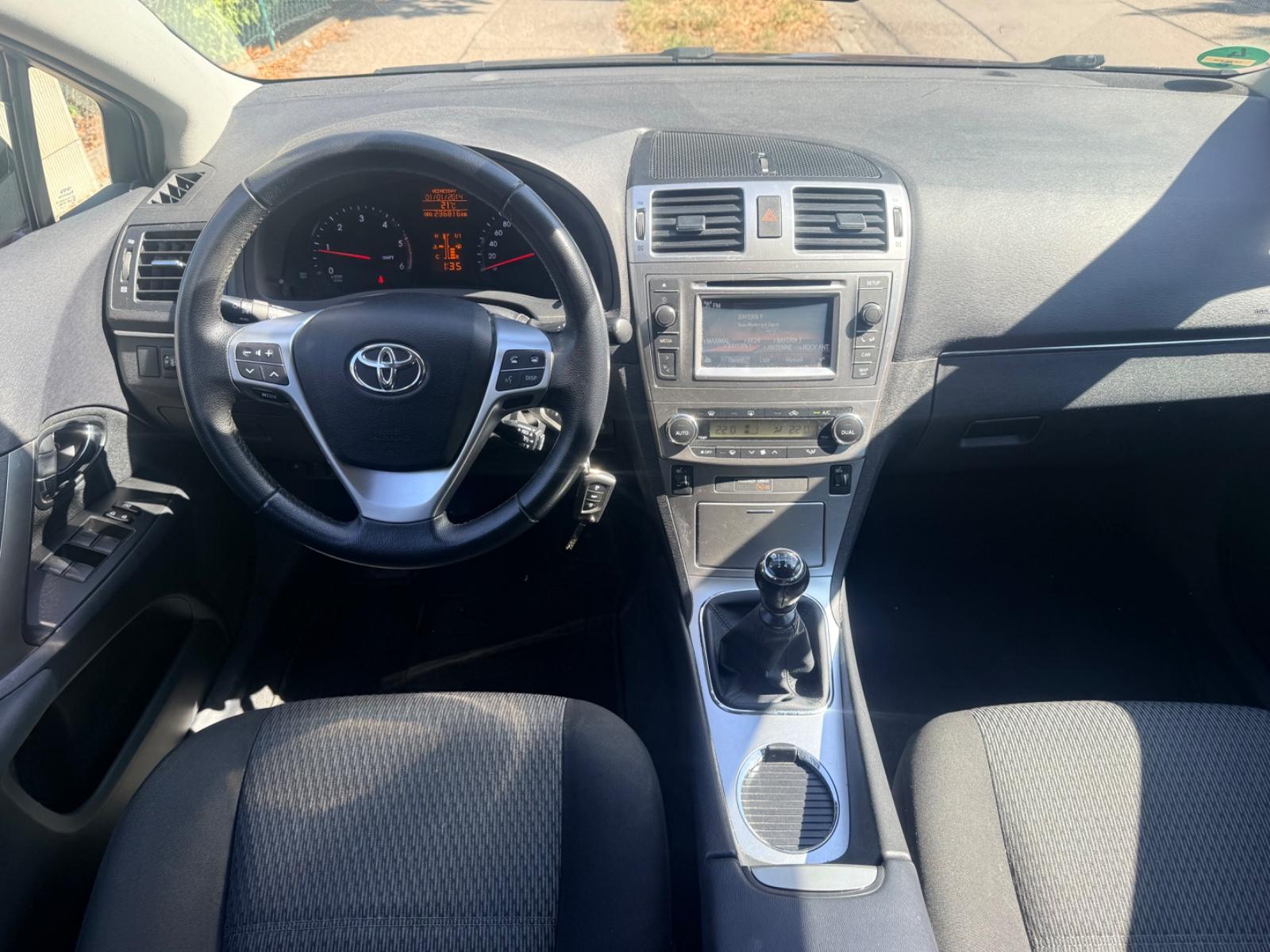 Toyota Avensis 2014 — photo 23