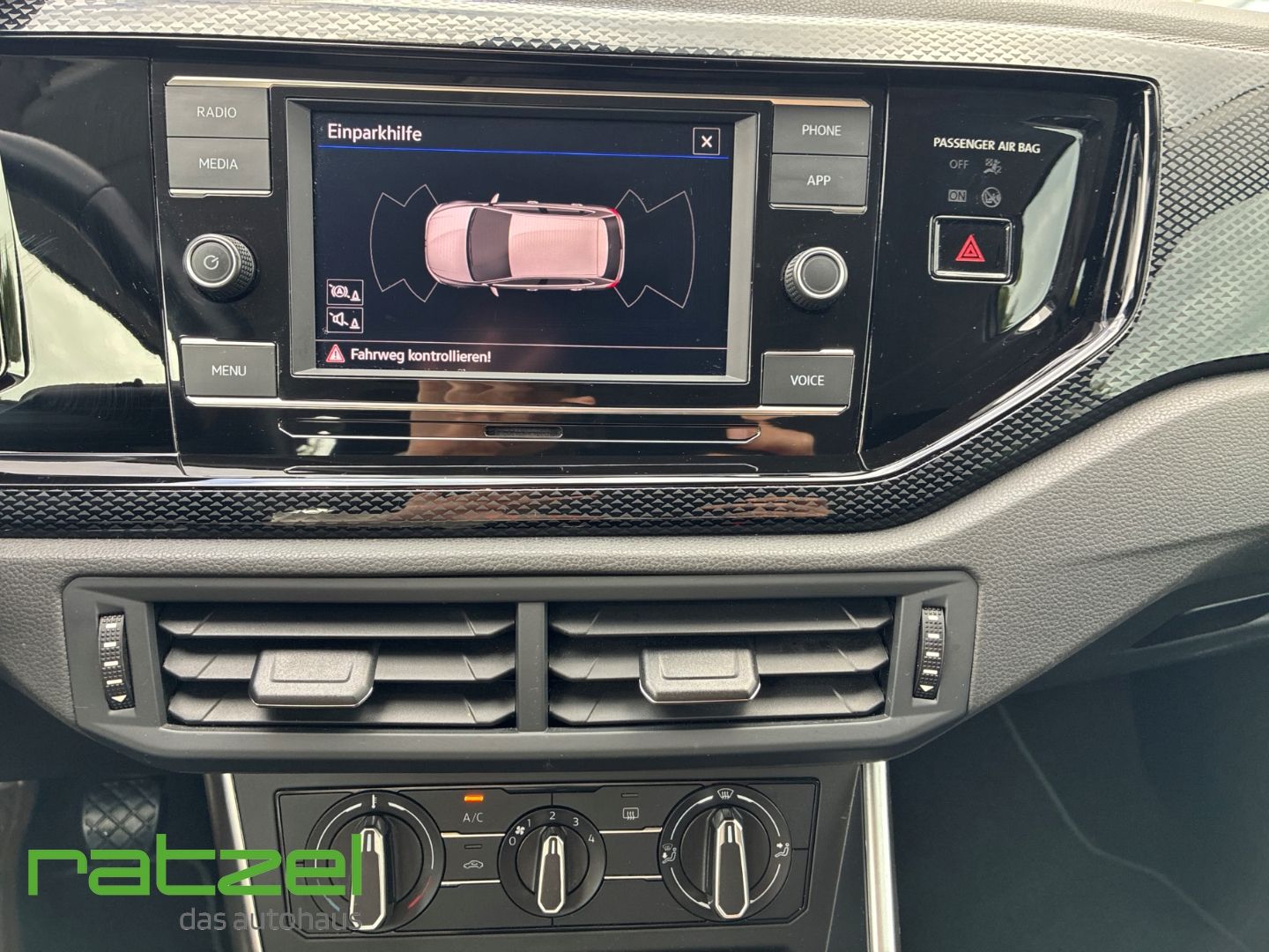 Fahrzeugabbildung Volkswagen Polo VI Life 1.0 Digitales Cockpit App Connect D