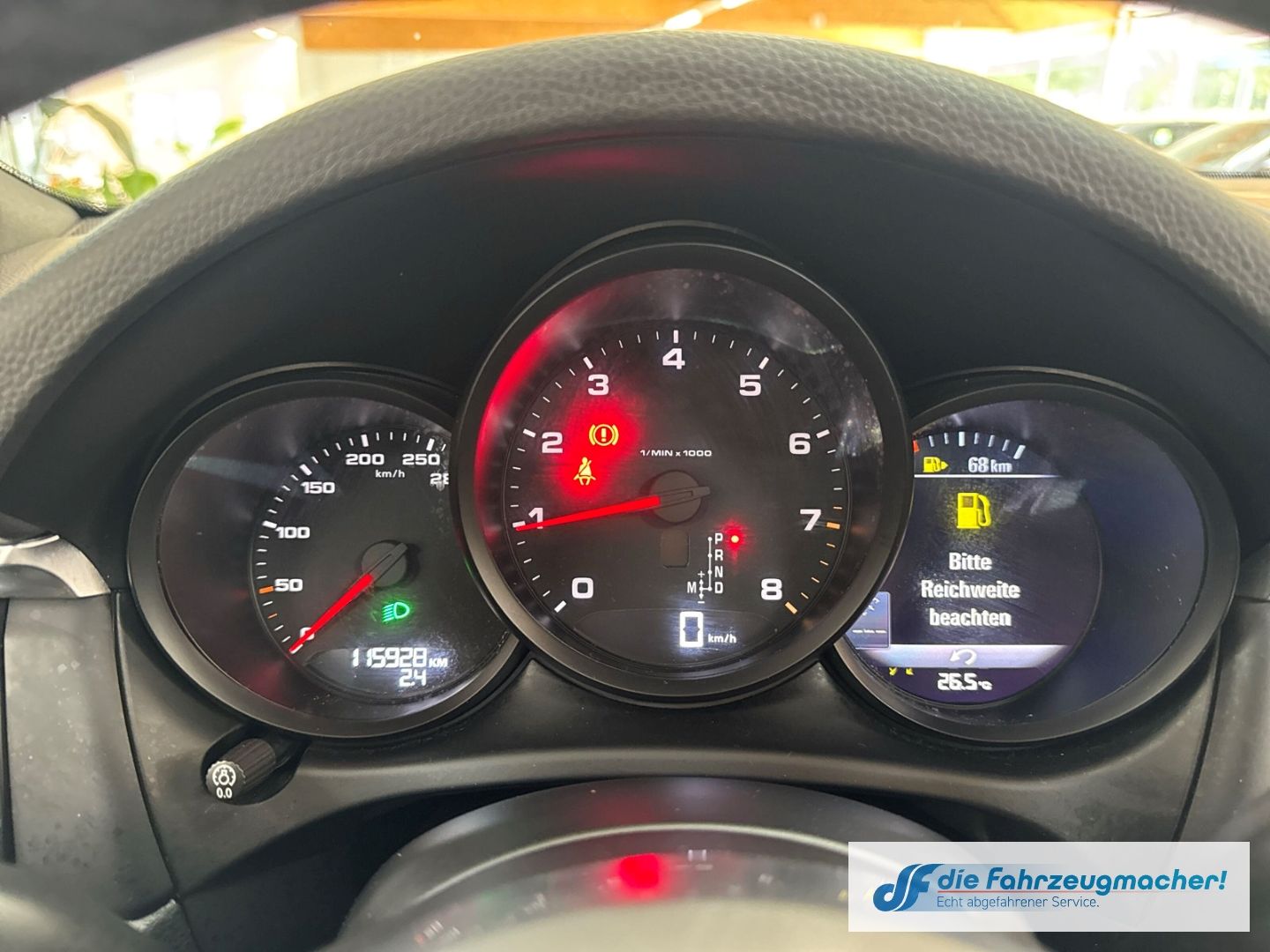 Fahrzeugabbildung Porsche Macan DE-Auto Pano Navi Memory S Soundsy LED Dyn