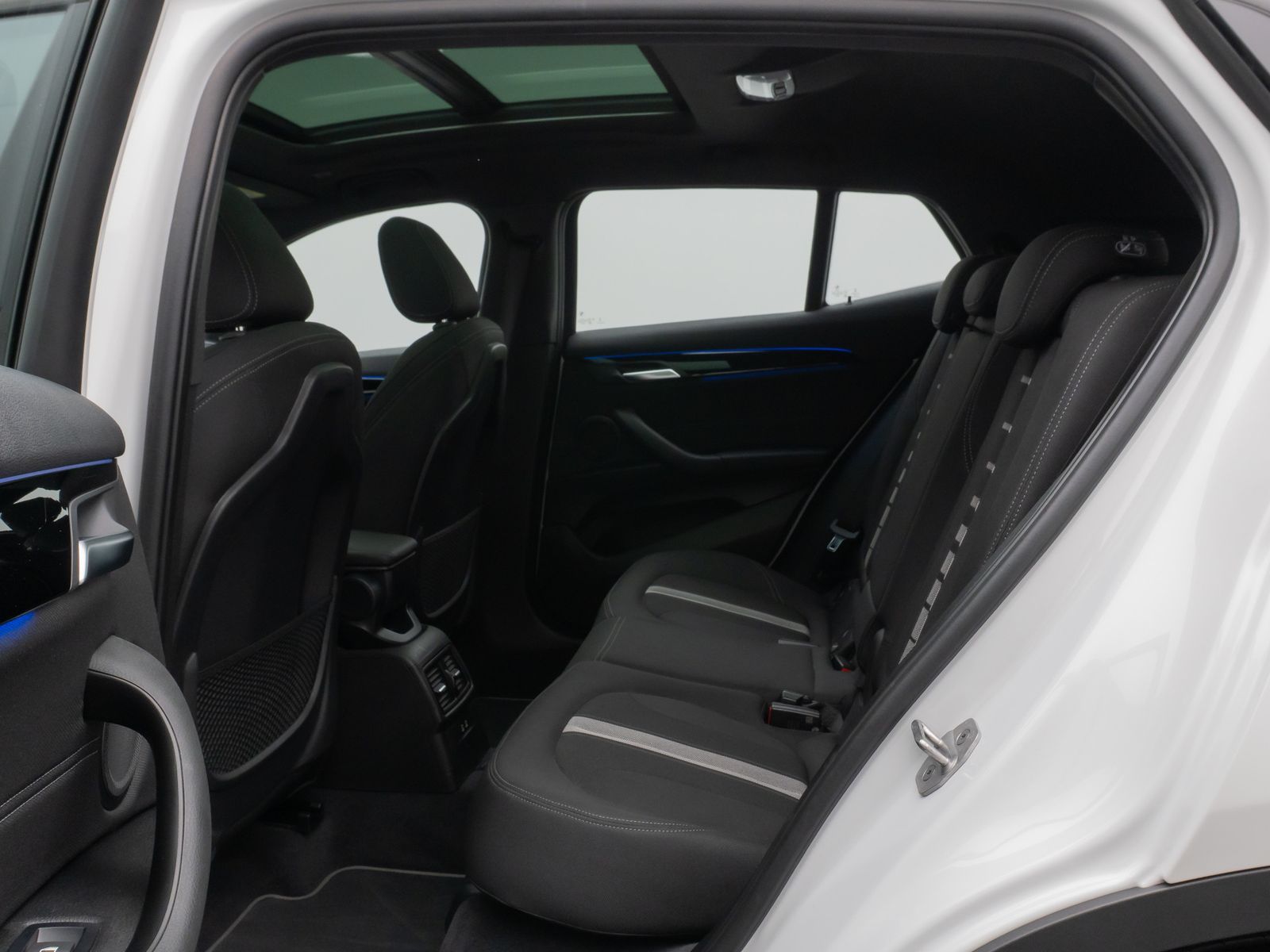 Fahrzeugabbildung BMW X2 sD18i Panorama Kamera DAB HiFi Komfort MSport
