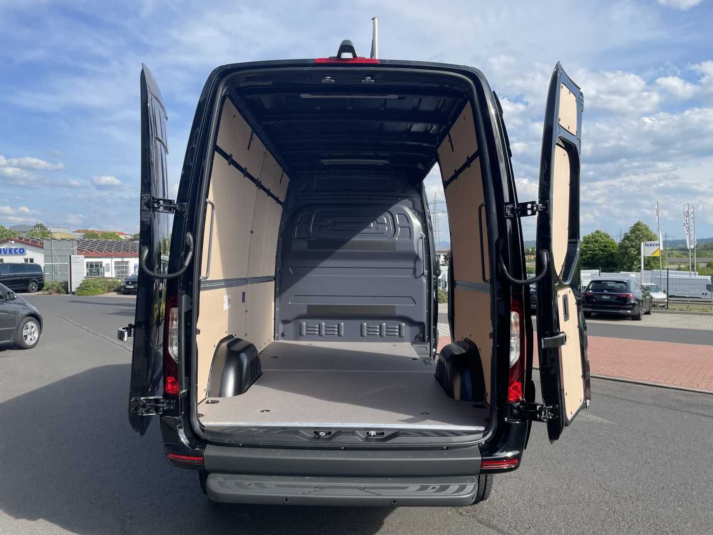 Fahrzeugabbildung Mercedes-Benz Sprinter 319 CDI 4x4 3665 Klima Kamera MBUX LED
