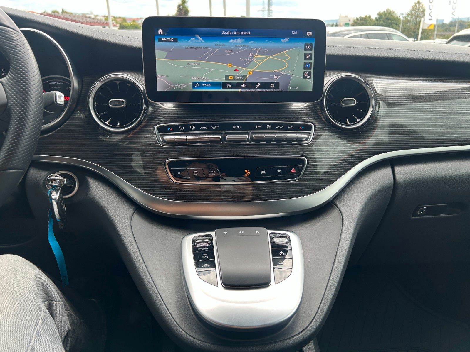 Fahrzeugabbildung Mercedes-Benz EQV 300 AVA PANORAMA LIege-Paket DISTRONIC