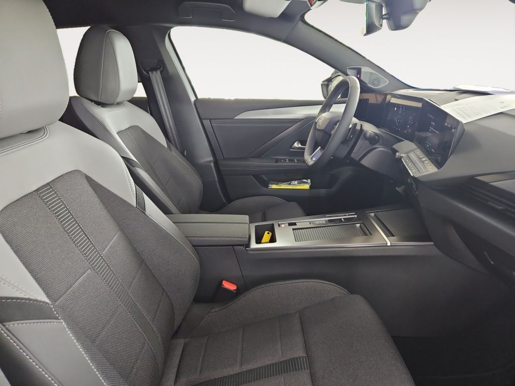 Fahrzeugabbildung Opel Astra ST Hybrid 107 kW Ultimate (L)