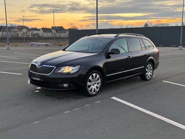 Skoda Superb Combi Active AHK SHZ ALU TÜV 06/2026